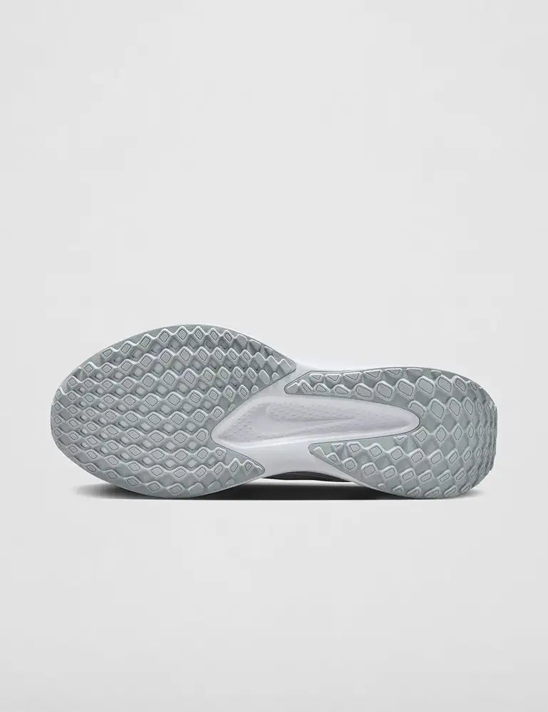 NIKE Men's Quest 6 Running Shoes