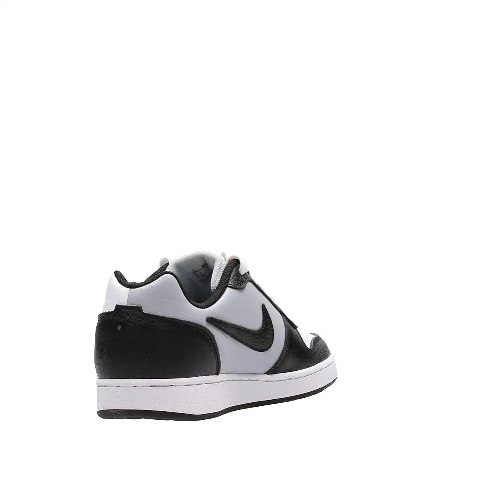 Nike Men Lace Up Basketball Shoe