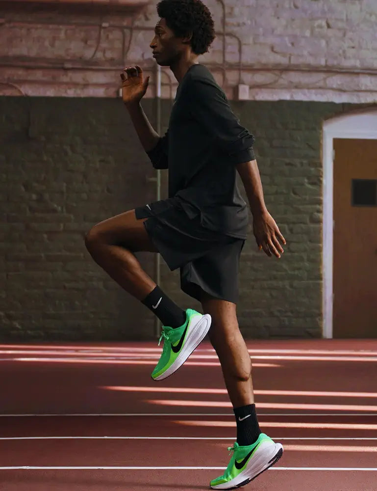 Nike Mens Revolution 8 Running