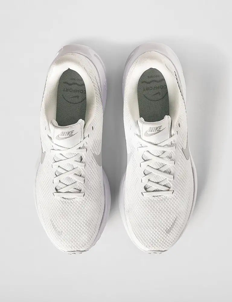 Nike Womens W Revolution 8 Running Shoes